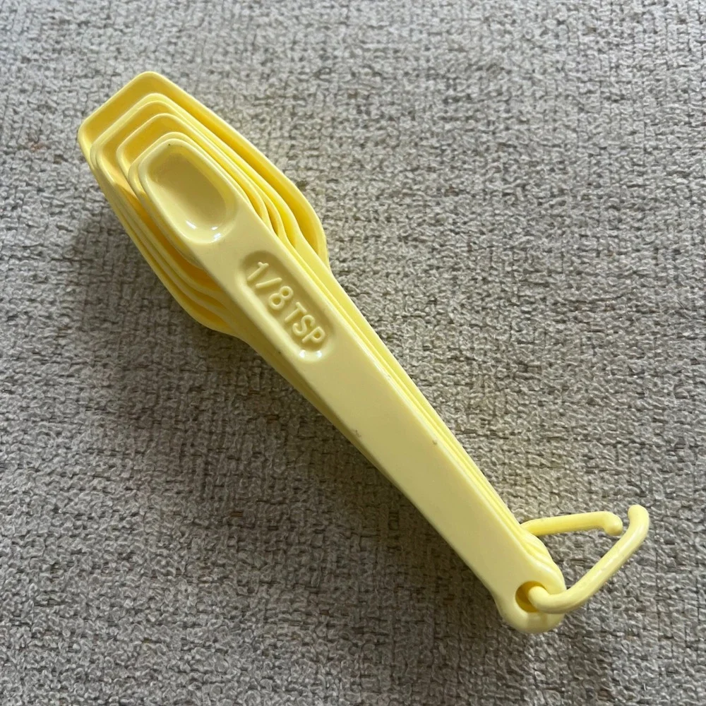 Vintage Action Ind Inc Yellow Measuring Spoons Set 6pc Made in USA Spice Jar Fit